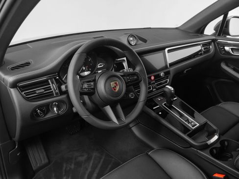Used 2025 Porsche Macan Turbo image 47