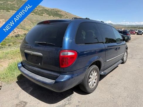 Used 2002 Chrysler Town & Country LXi AWD/4WD image 4