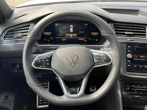 Used 2022 Volkswagen Tiguan SE R-Line image 13