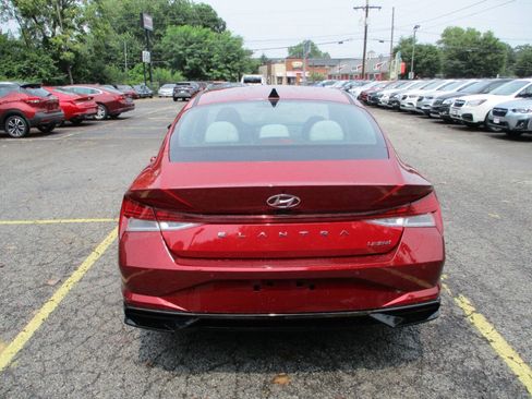 Used 2022 Hyundai Elantra Limited FWD image 13