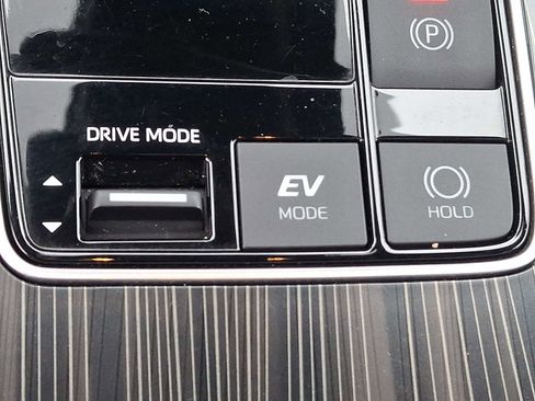 Certified 2021 Toyota Sienna Platinum image 31