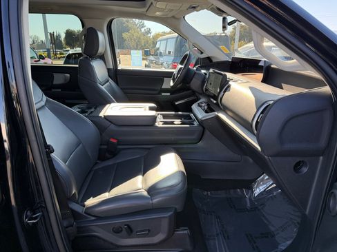 Used 2025 Ford Expedition Active image 20