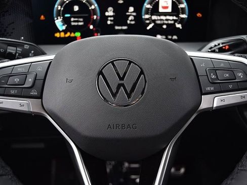 New 2026 Volkswagen Tiguan SE R-Line image 18