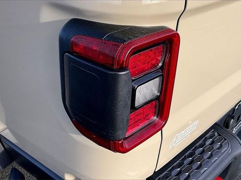 Used 2022 Jeep Gladiator Rubicon w/ LED Lighting Group image 32