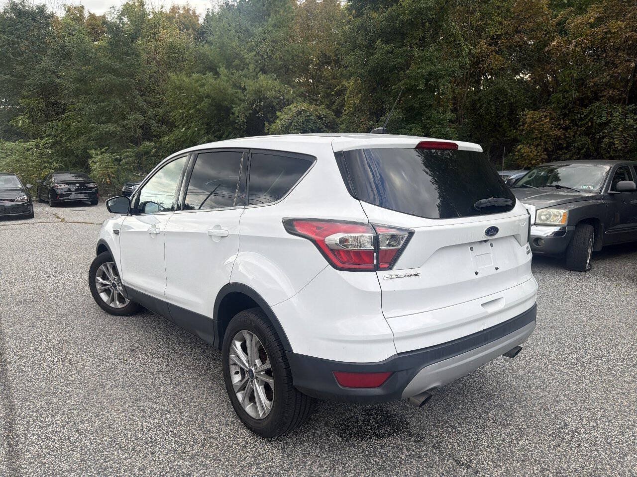 Used 2017 Ford Escape SE FWD image 9