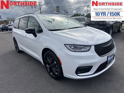 New 2026 Chrysler Pacifica Limited w/ Uconnect Theater Family Group image 3