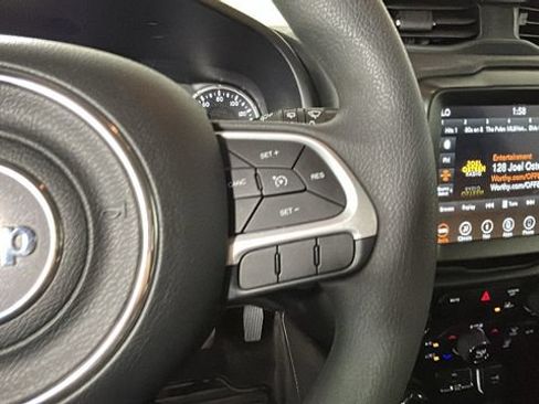 Used 2023 Jeep Renegade Latitude AWD/4WD image 16