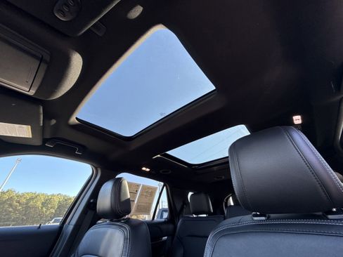 Certified 2018 Ford Explorer Limited w/ Equipment Group 301A image 21