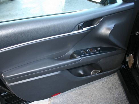 Used 2020 Toyota Camry LE w/ Convenience Package FWD image 16