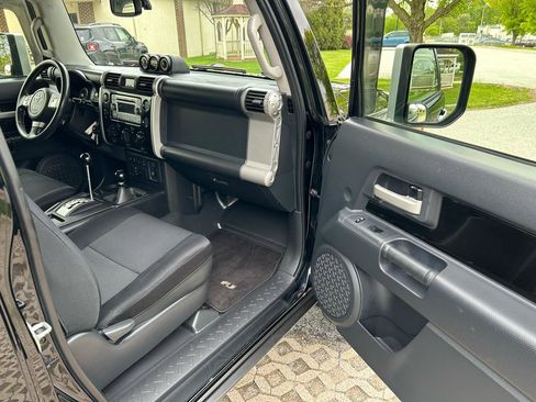 Used 2013 Toyota FJ Cruiser 4WD w/ Upgrade Pkg image 14