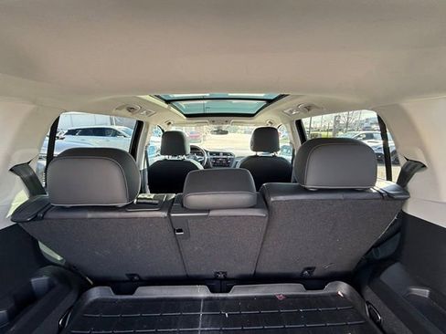 Used 2023 Volkswagen Tiguan SE w/ Panoramic Sunroof Package image 22