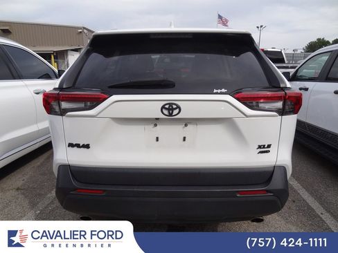 Used 2023 Toyota RAV4 XLE AWD/4WD image 5
