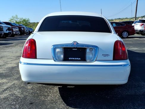 Used 1999 Lincoln Town Car Executive RWD image 6