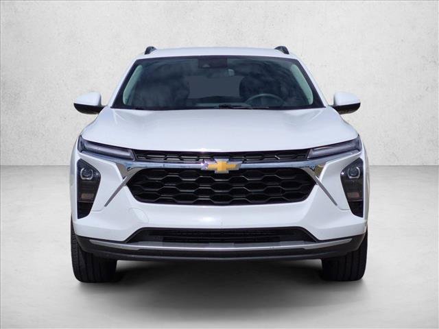 Used 2025 Chevrolet Trax LT FWD image 2