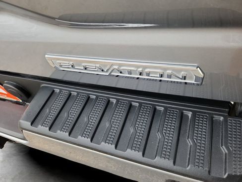 Used 2023 GMC Sierra 1500 Elevation image 13