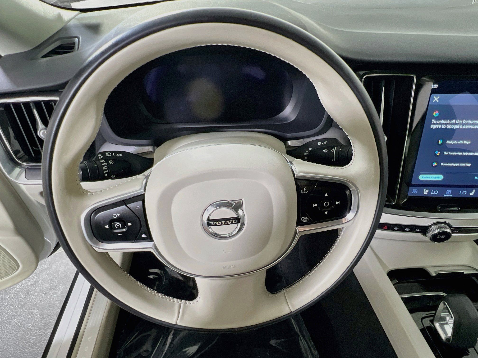 Used 2023 Volvo S60 B5 Core FWD image 11