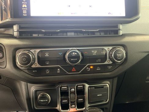 New 2025 Jeep Gladiator Sport image 26