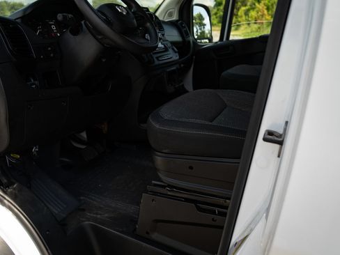 Used 2025 RAM ProMaster 2500 w/ Convenience Group FWD image 17