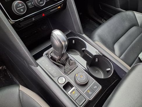 Used 2022 Volkswagen Atlas SEL Premium image 23