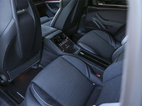 Certified 2025 Porsche Panamera GTS image 32