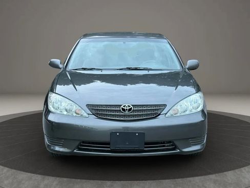 Used 2005 Toyota Camry LE image 2