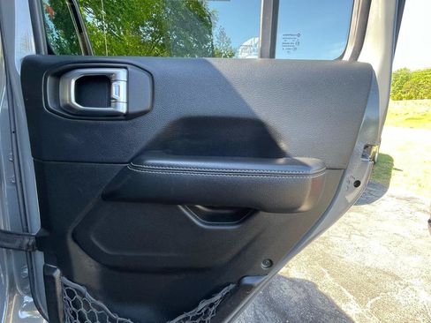 Used 2018 Jeep Wrangler Unlimited Sahara AWD/4WD image 24