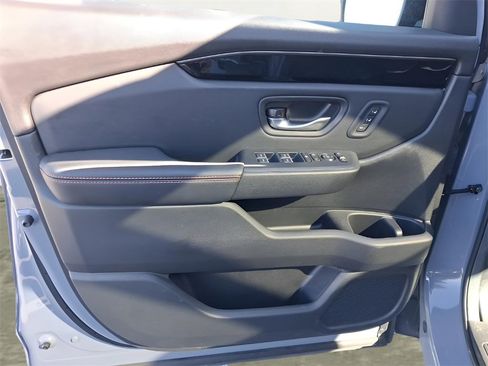 Certified 2025 Honda Pilot TrailSport image 23