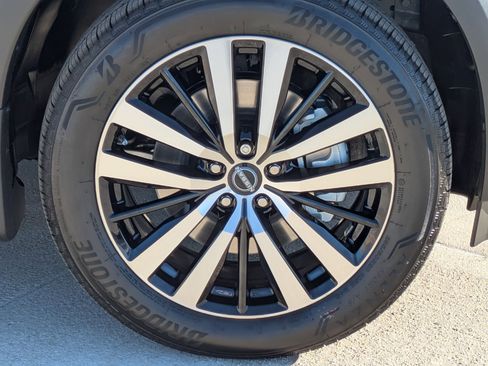 New 2025 Nissan Pathfinder Platinum w/ Cargo Package image 4