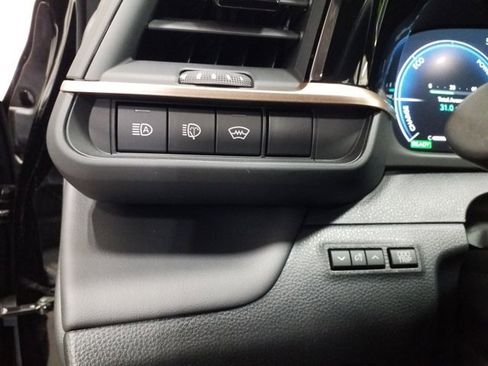 Used 2025 Toyota Crown Signia w/ Advanced Technology Package image 12