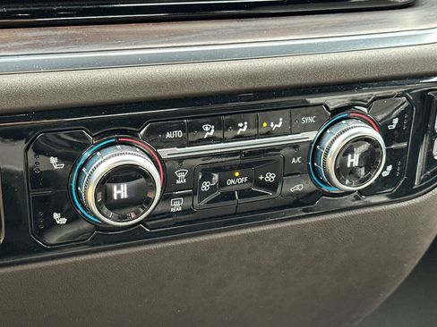 Certified 2025 GMC Sierra 1500 SLT image 19