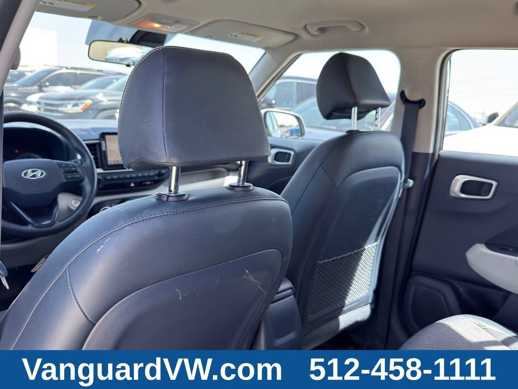 Used 2022 Hyundai Venue Limited FWD image 25