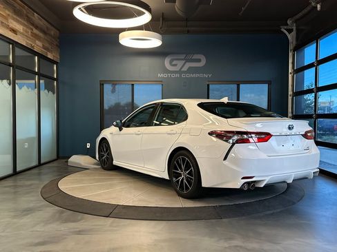Used 2021 Toyota Camry SE FWD image 5