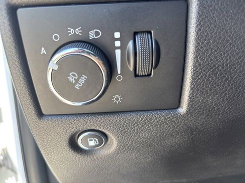 Used 2019 Jeep Grand Cherokee Altitude image 45