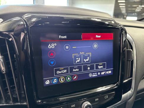 Used 2023 Chevrolet Traverse LT w/ LT Premium Package AWD/4WD image 23