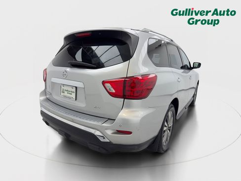 Used 2018 Nissan Pathfinder SV image 8