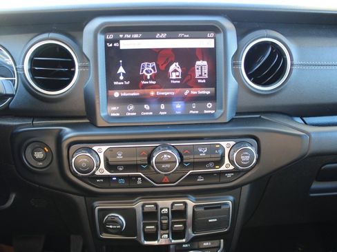 Used 2023 Jeep Wrangler Unlimited Sahara image 18