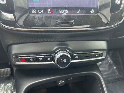 Certified 2025 Volvo XC40 B5 Core AWD/4WD image 24