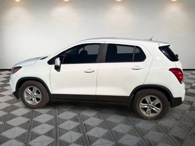 Used 2019 Chevrolet Trax LS w/ Tint and Cruise Package FWD image 9
