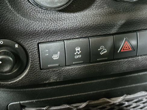 Used 2017 Jeep Wrangler Unlimited Rubicon w/ Connectivity Group AWD/4WD image 22