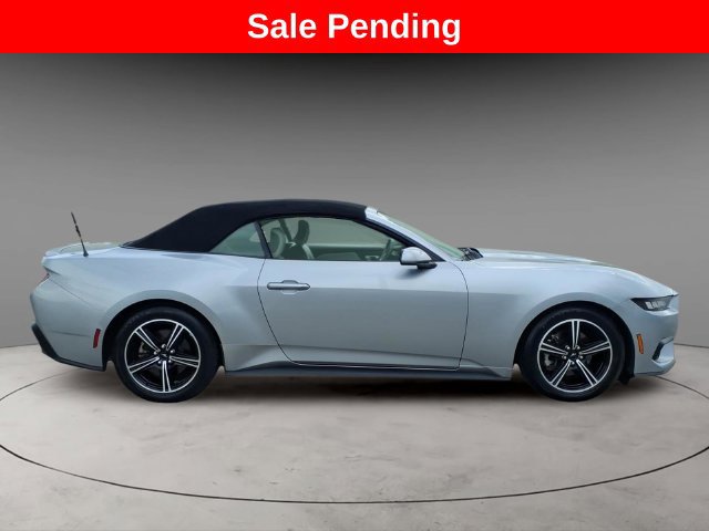 Used 2024 Ford Mustang Convertible RWD image 9