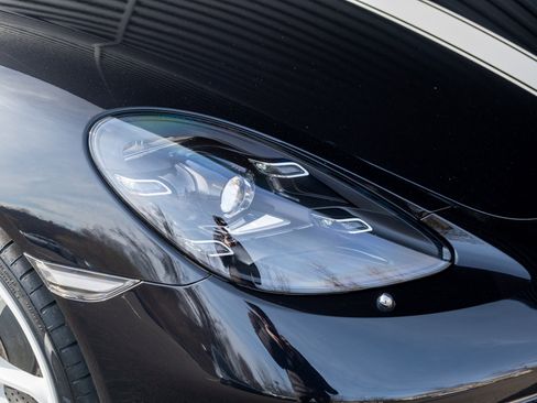 Certified 2024 Porsche 718 Cayman image 33