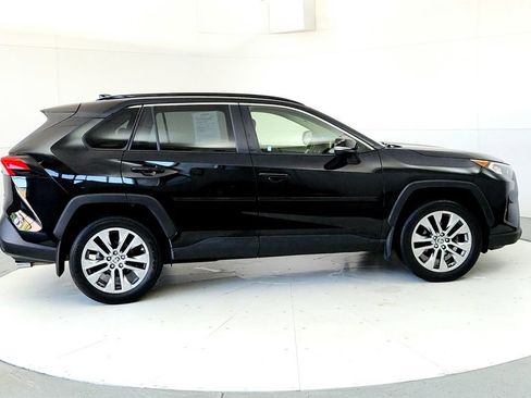 Used 2021 Toyota RAV4 XLE Premium AWD/4WD image 6