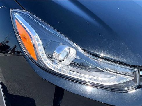 Used 2019 Chevrolet Trax LT w/ LT Convenience Package FWD image 31