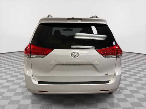 Used 2013 Toyota Sienna LE FWD image 3