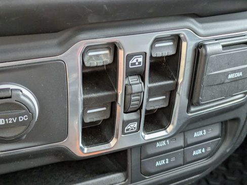 Used 2023 Jeep Wrangler Unlimited Sport AWD/4WD image 24