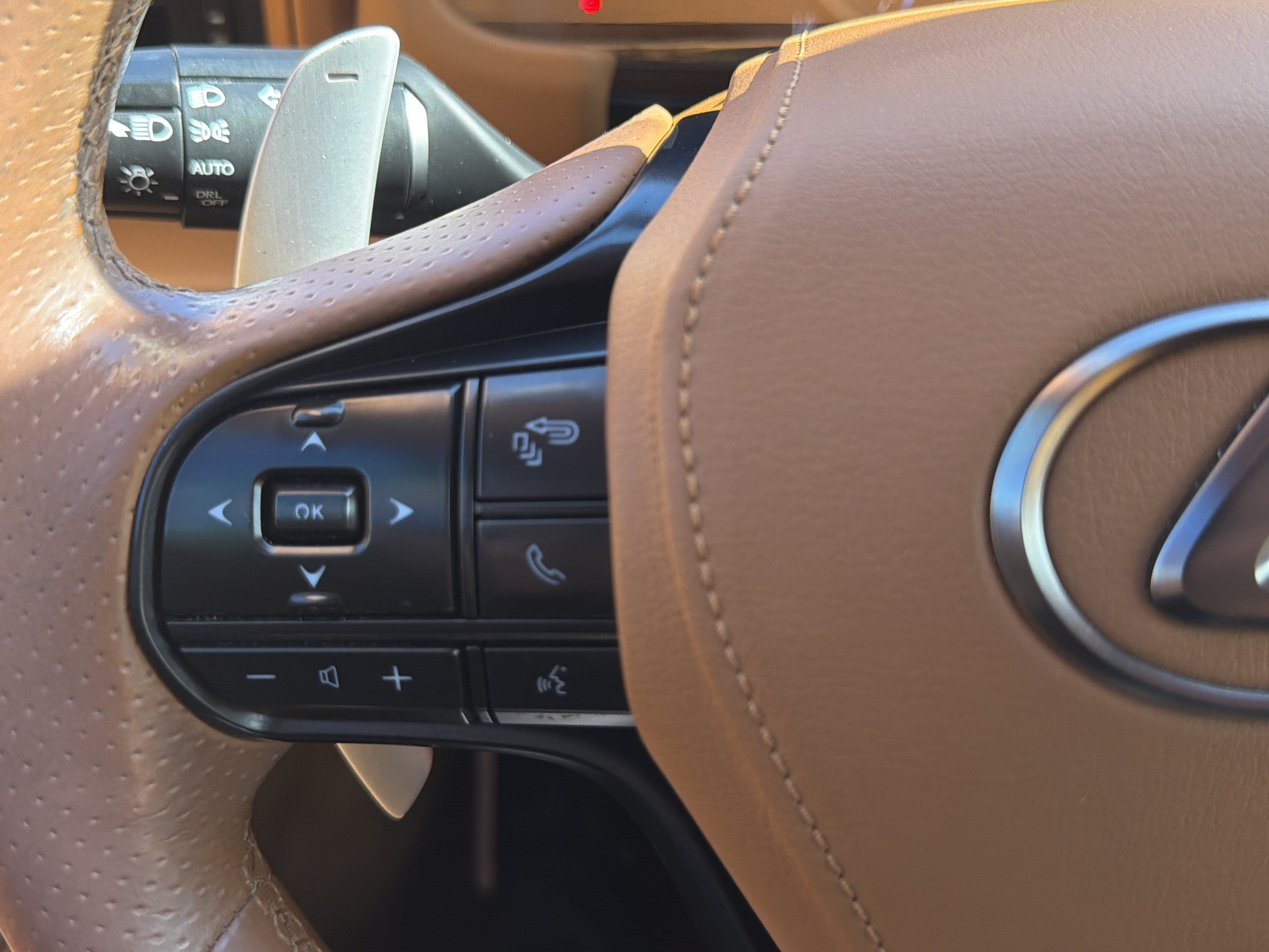 Used 2018 Lexus LC 500 Coupe w/ Performance Package RWD image 32