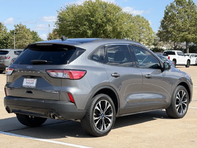 Used 2022 Ford Escape SE w/ SE Sport Appearance Package AWD/4WD image 4