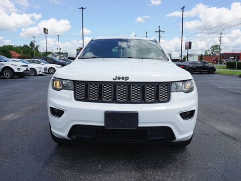Used 2017 Jeep Grand Cherokee Altitude AWD/4WD image 2