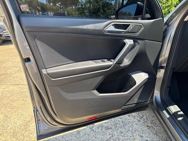 Used 2019 Volkswagen Tiguan SEL R-Line AWD/4WD image 19