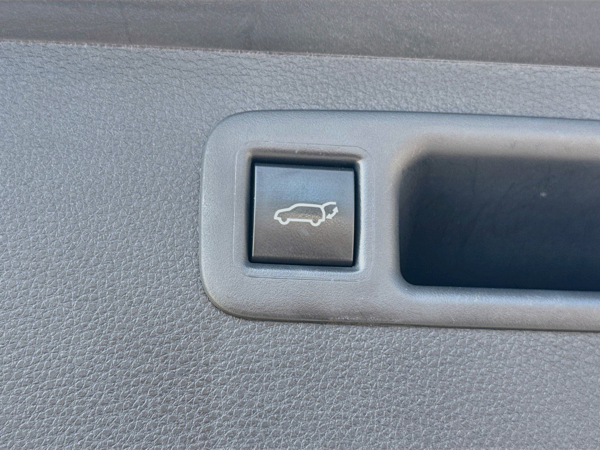 Used 2023 Toyota Highlander XLE AWD/4WD image 32